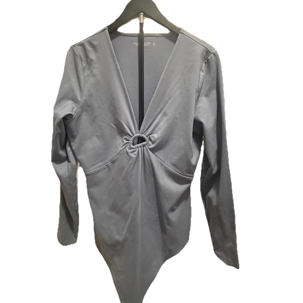 Abercrombie & Fitch Gray Long-Sleeve Twist-Ring Bodysuit